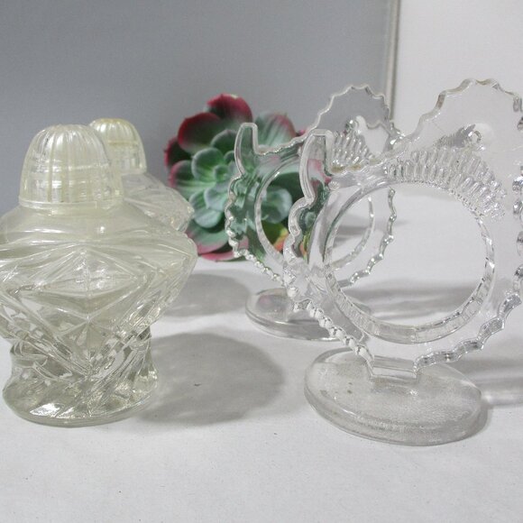 Vintage Glass S & P Shakers Salt Pepper and 2 Glass Chicken Napkin Holder Rings - Picture 10 of 10
